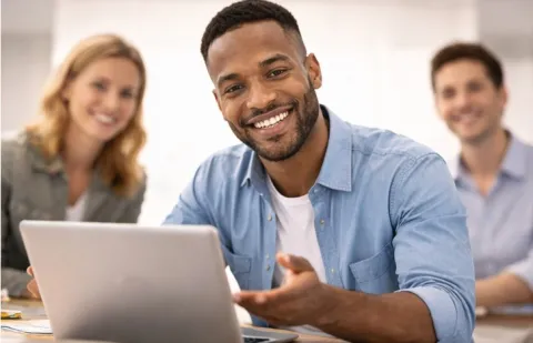 Ich arbeite gern im Team. – I like working in a team. Bild